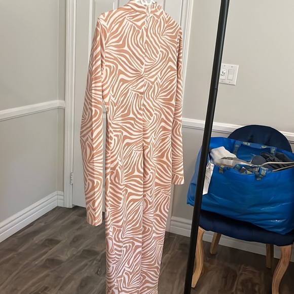 Zebra Print Long Sleeve Midi Dress
TED BAKER LONDON.Great condition. - Picture 2 of 6